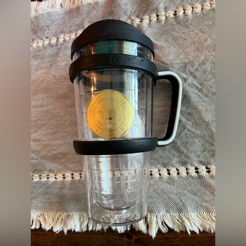 Tervis Black and Gold US Senate Travel Tumbler, 24 oz, EUC, coffee cup, hot/cold